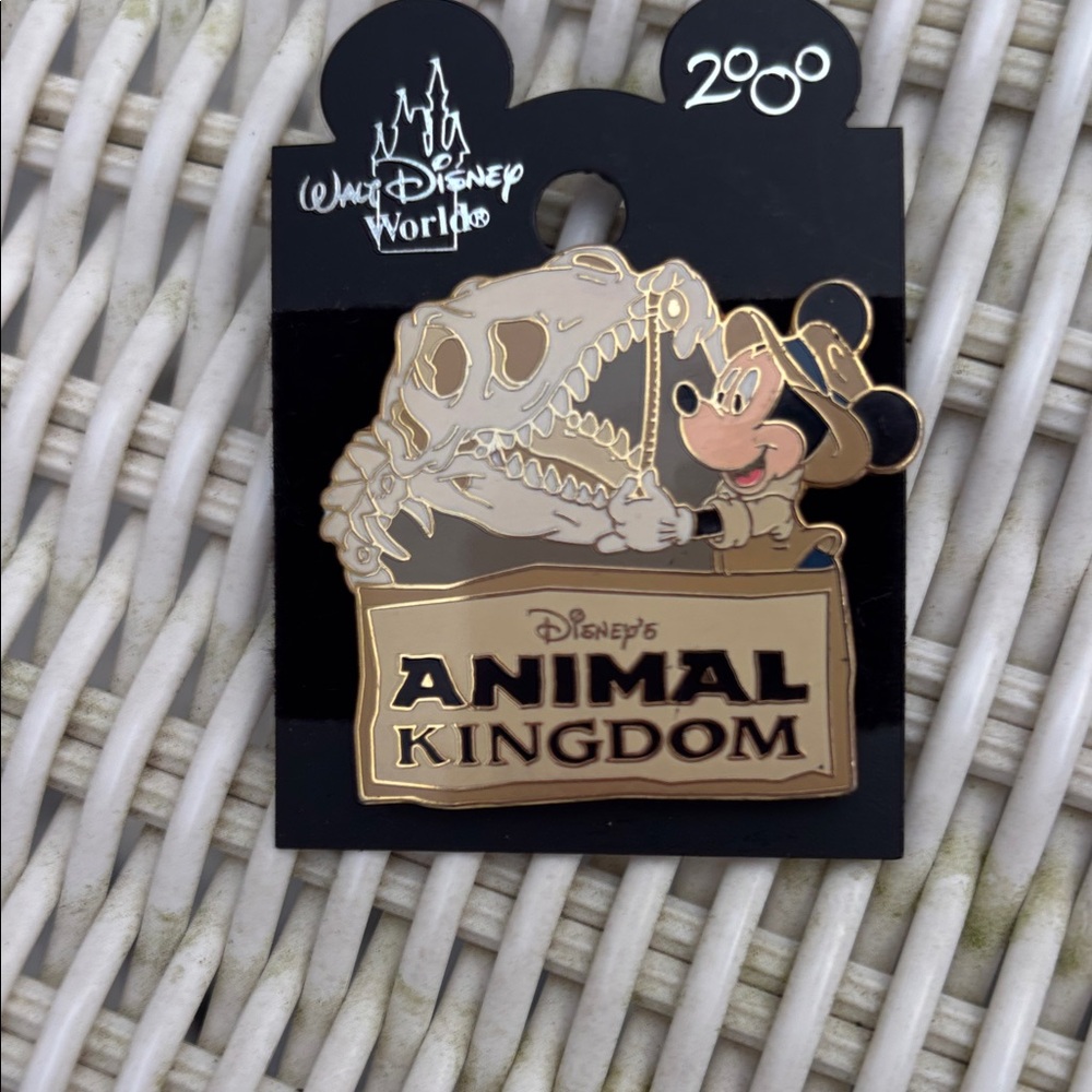 Disney Animal Kingdom Mickey Dinosaur Skull Gold Black Enamel Brooch - Picture 3 of 3